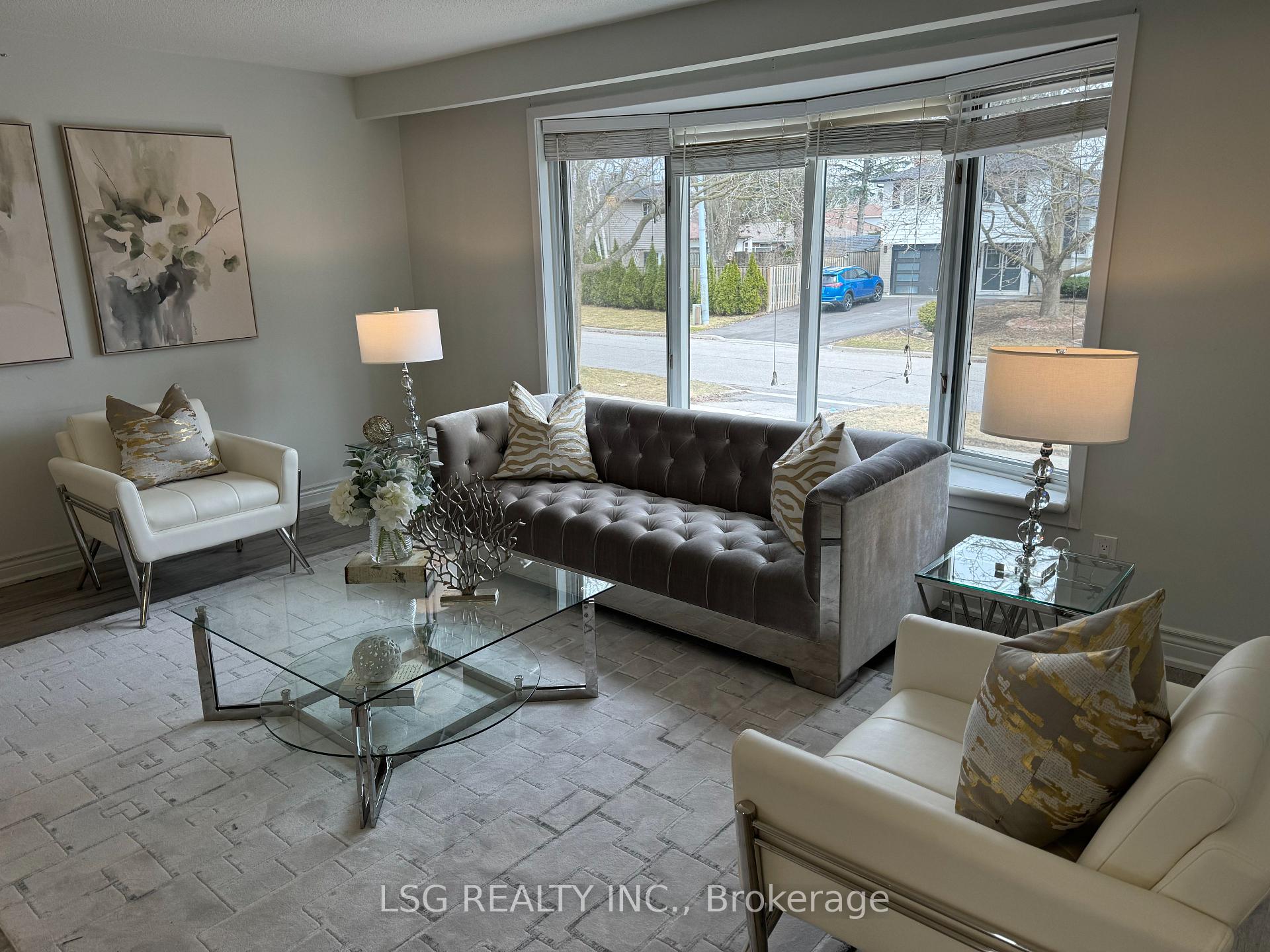 Photo 3 of 46 Devins Drive, Aurora, Aurora Heights — HOMEH