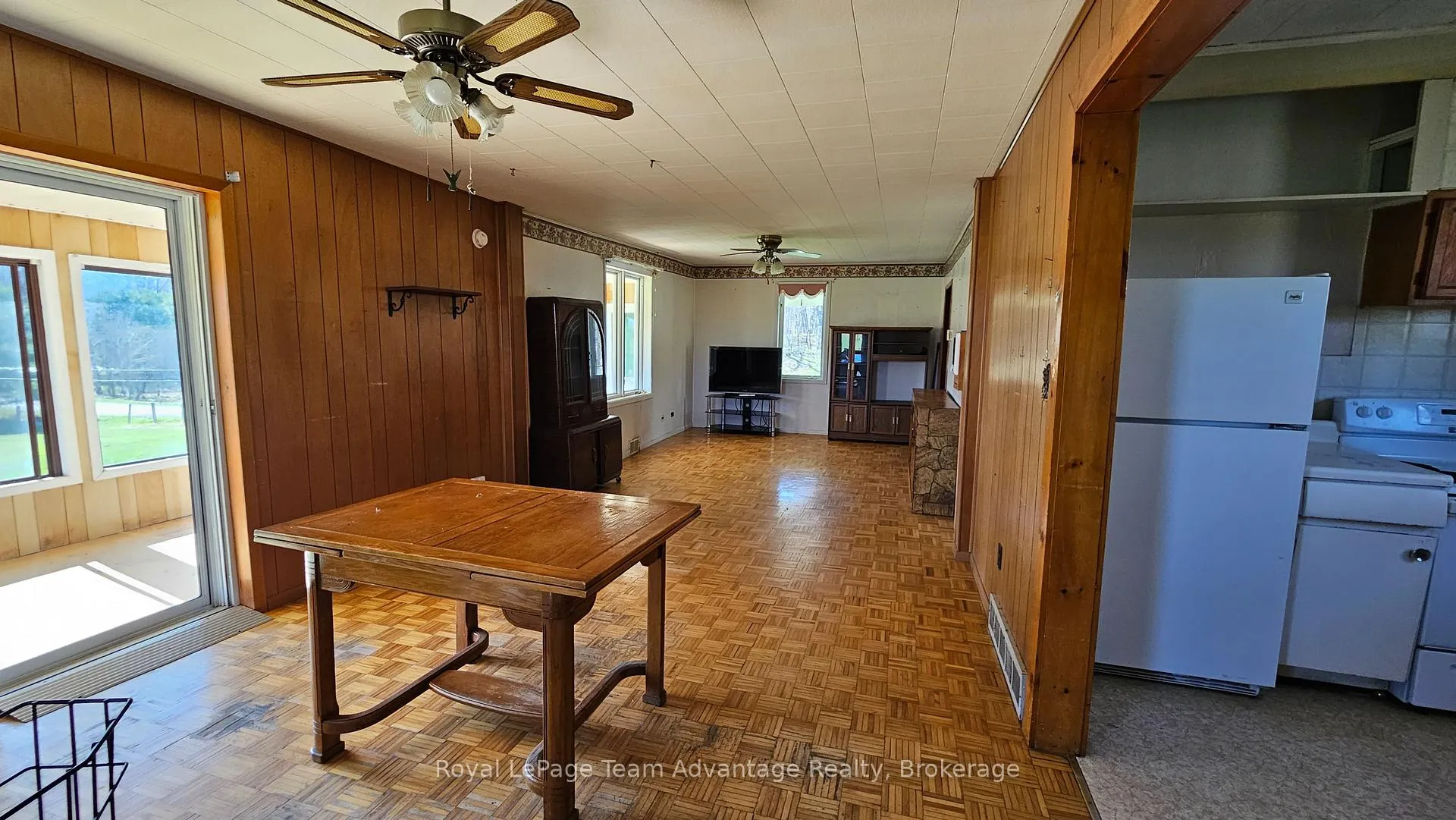 Photo 33 of 77 Lakeshore Road, McKellar — HOMEH