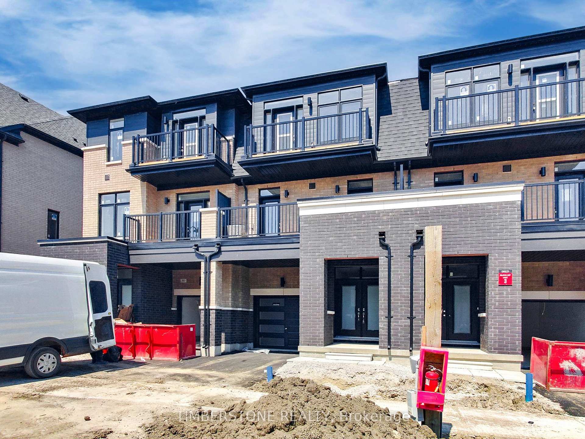 Photo 2 of 82 Blue Pond Drive, Brampton, Northwest Brampton — HOMEH