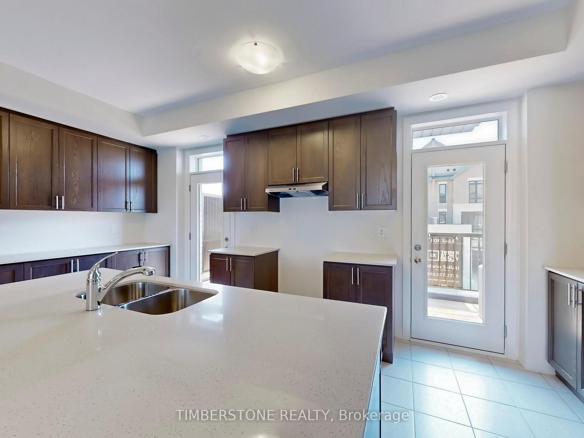 Photo 5 of 82 Blue Pond Drive, Brampton, Northwest Brampton — HOMEH