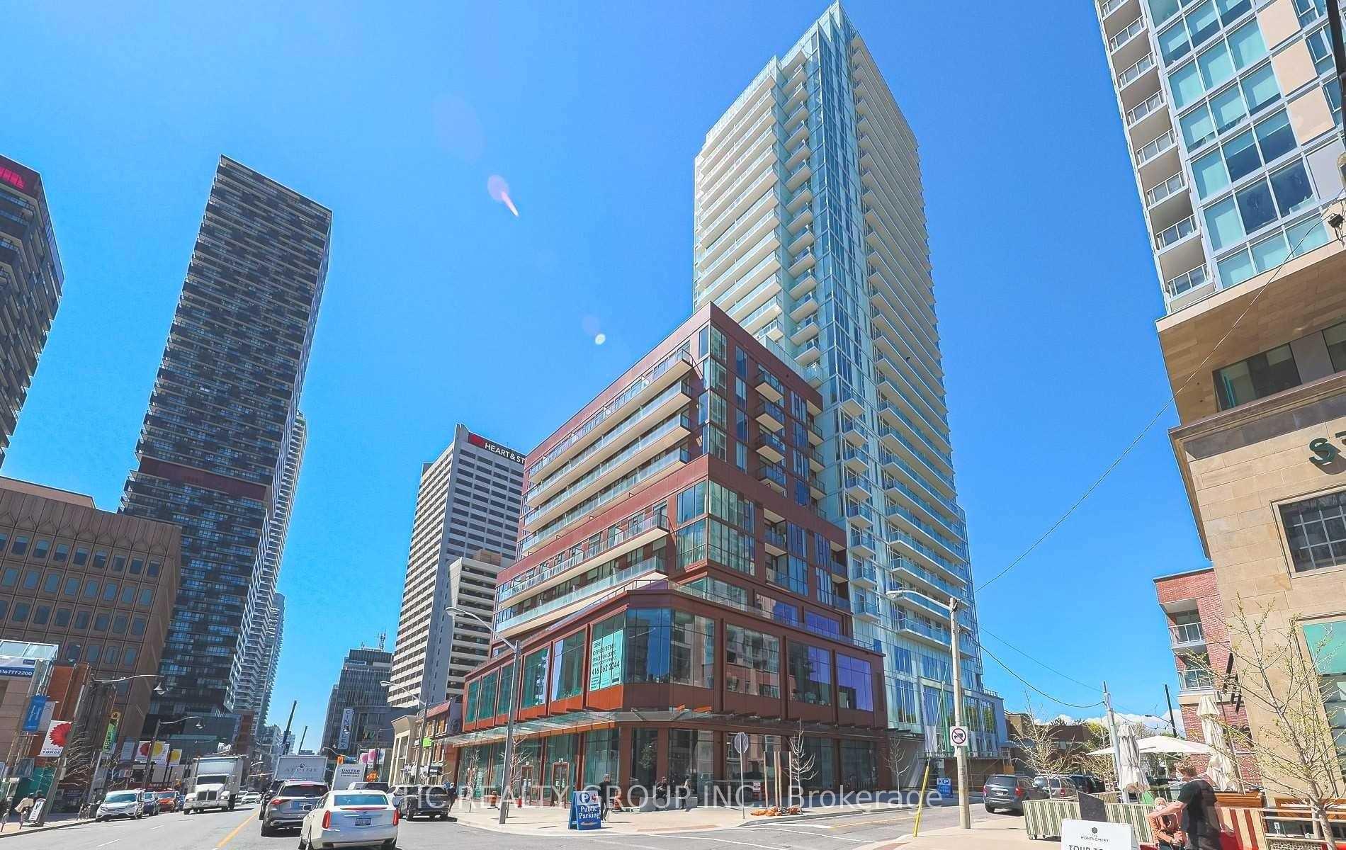 Front of Unit 2205, 33 Helendale Avenue