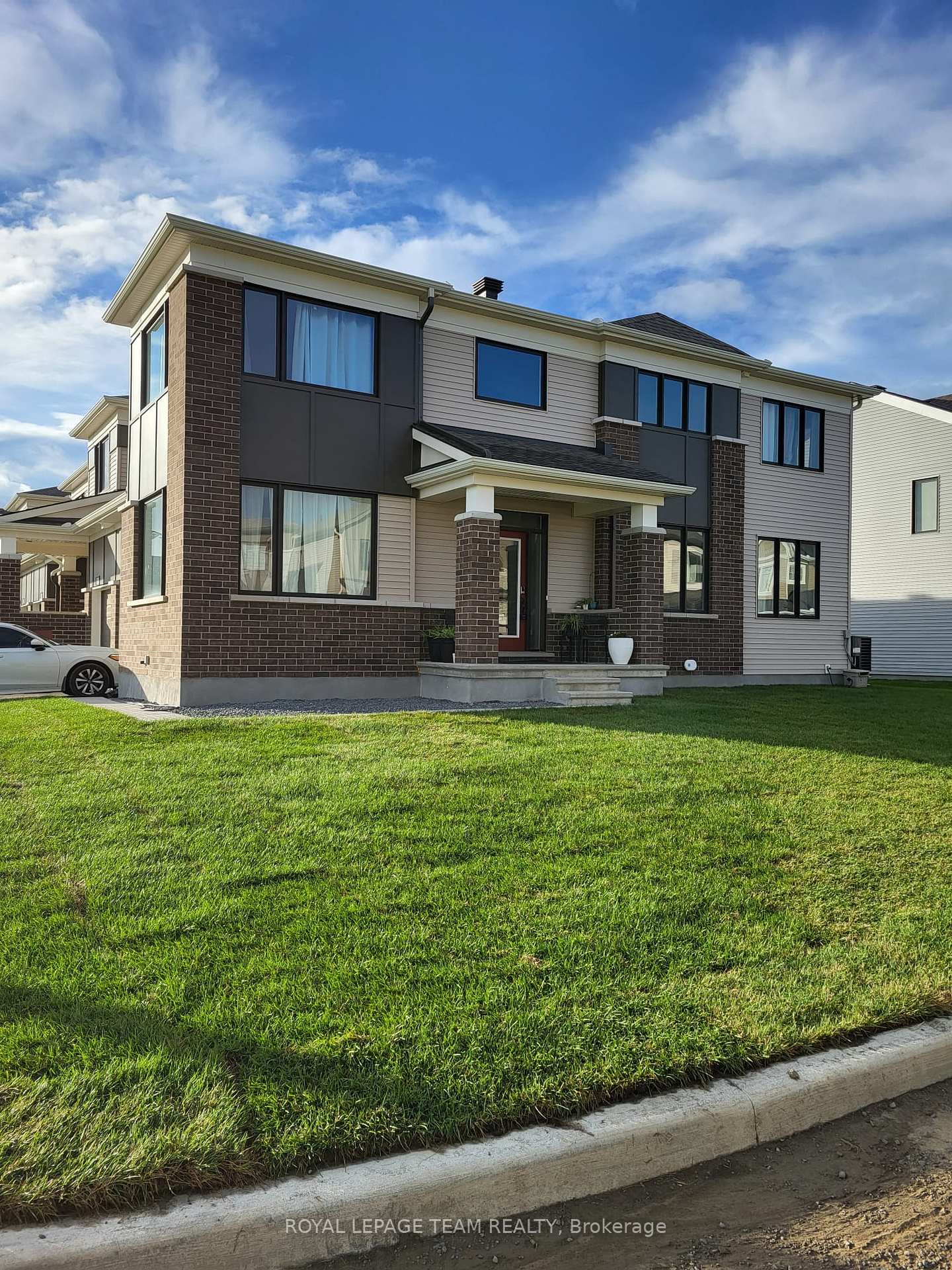 Front of 165 Yearling Circle