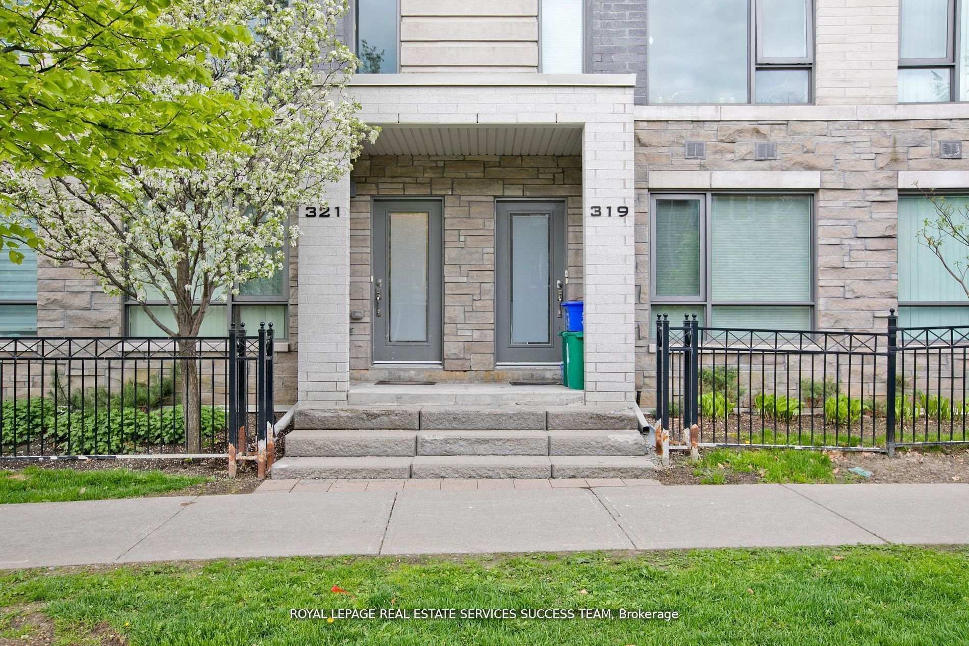 Photo 1 of 321 South Park Road, Markham, Commerce Valley — HOMEH