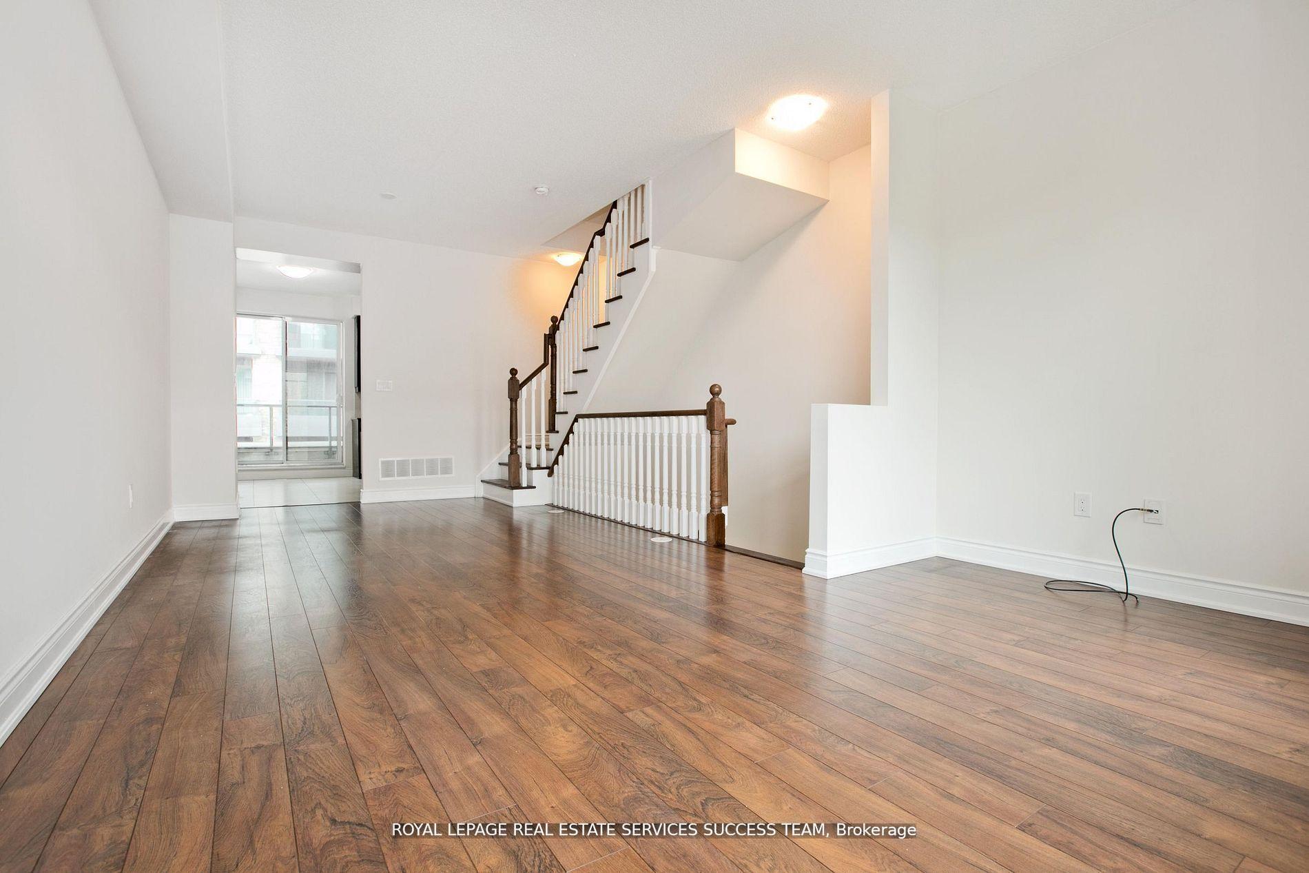 Photo 8 of 321 South Park Road, Markham, Commerce Valley — HOMEH