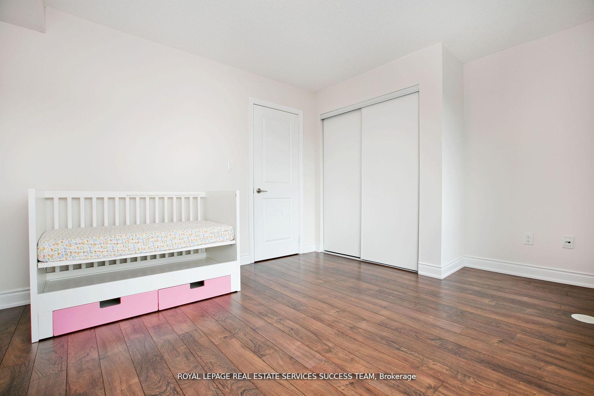 Photo 16 of 321 South Park Road, Markham, Commerce Valley — HOMEH
