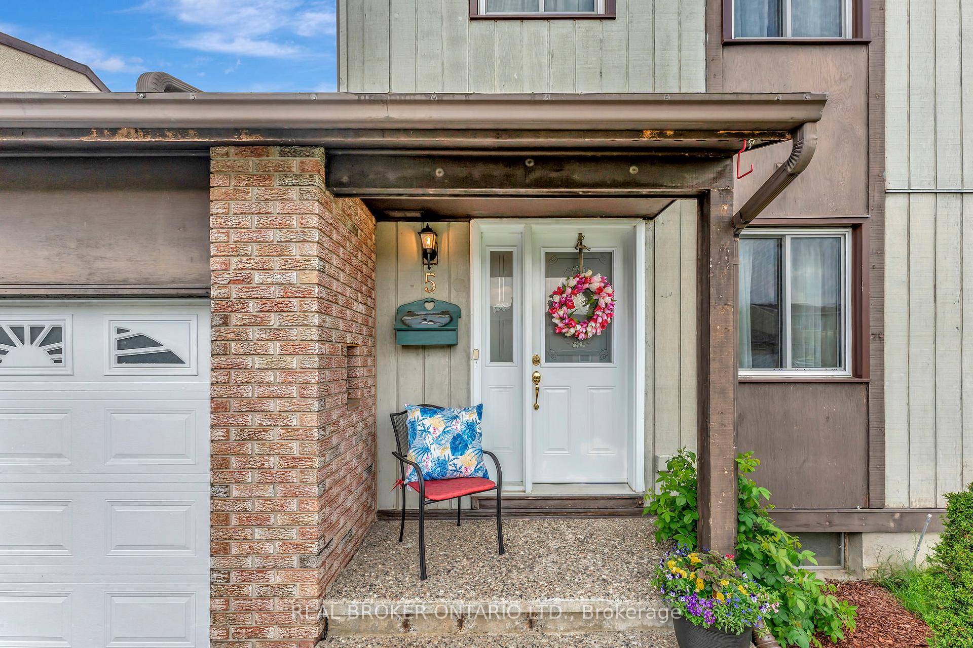 Photo 4 of 5 Tedwyn Drive, Ottawa, Barrhaven - Pheasant Run — HOMEH