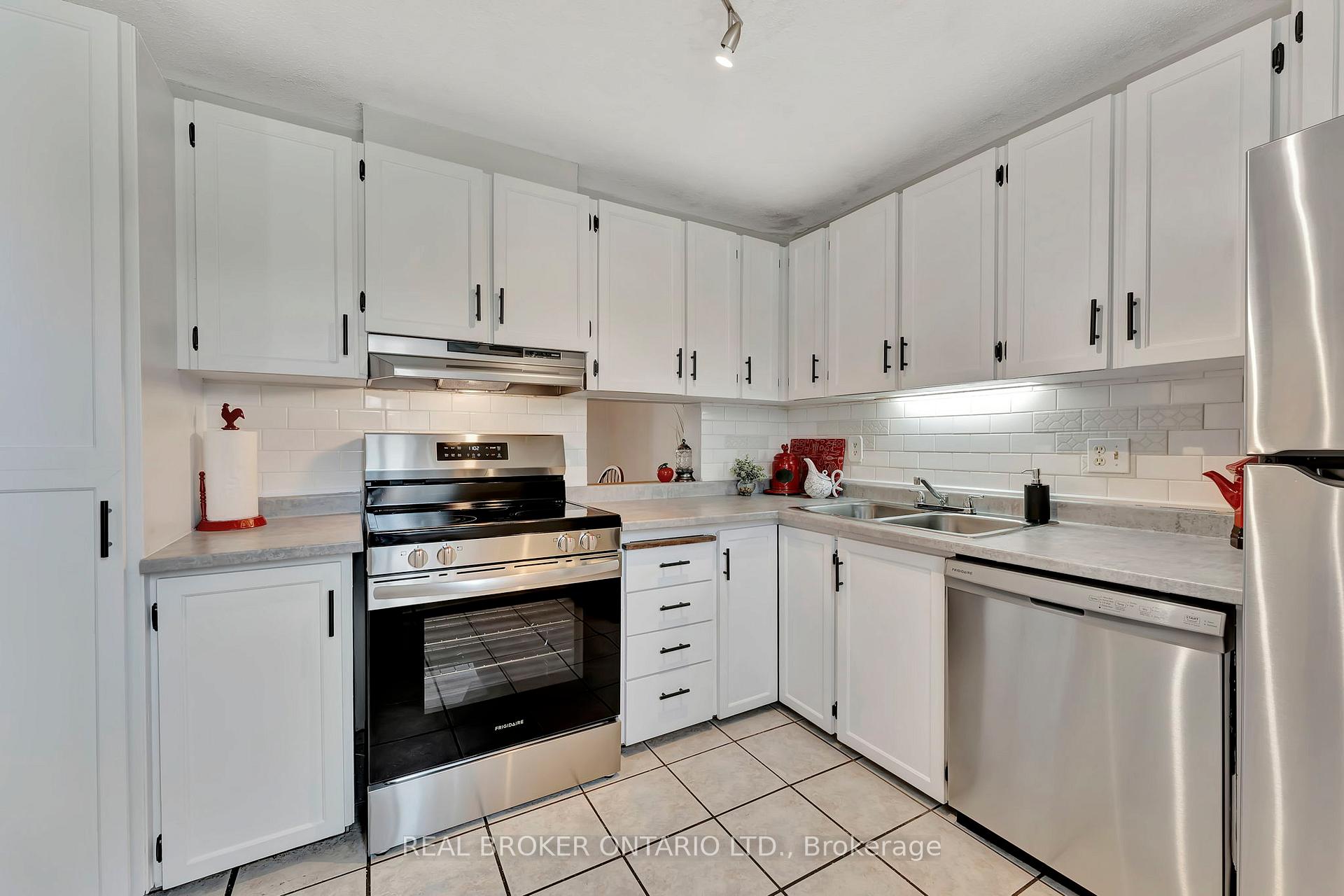 Photo 3 of 5 Tedwyn Drive, Ottawa, Barrhaven - Pheasant Run — HOMEH