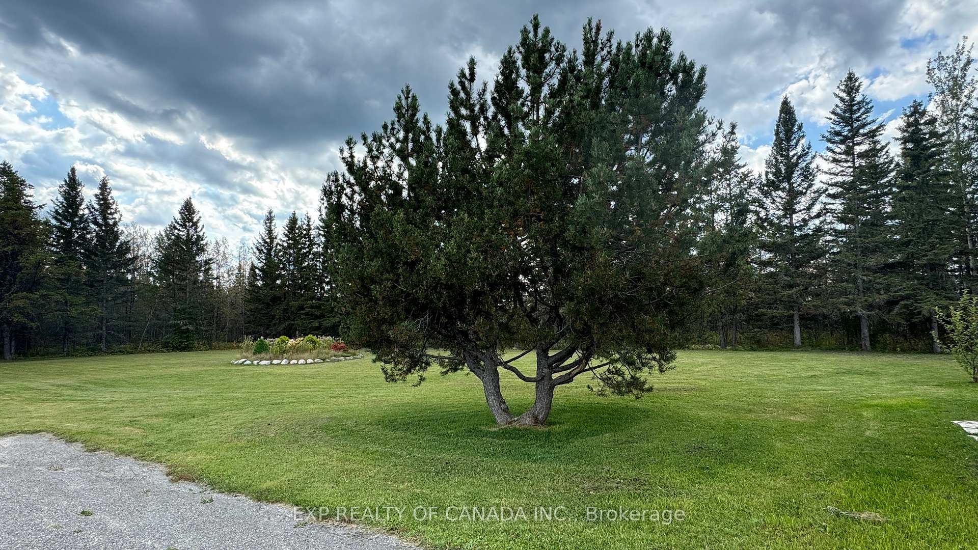 Photo 11 of 789 Highway 652 E, Cochrane — HOMEH