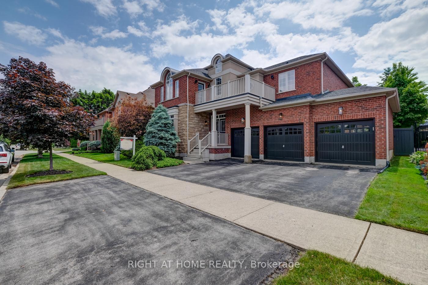 Front of 41 Watercliff Place
