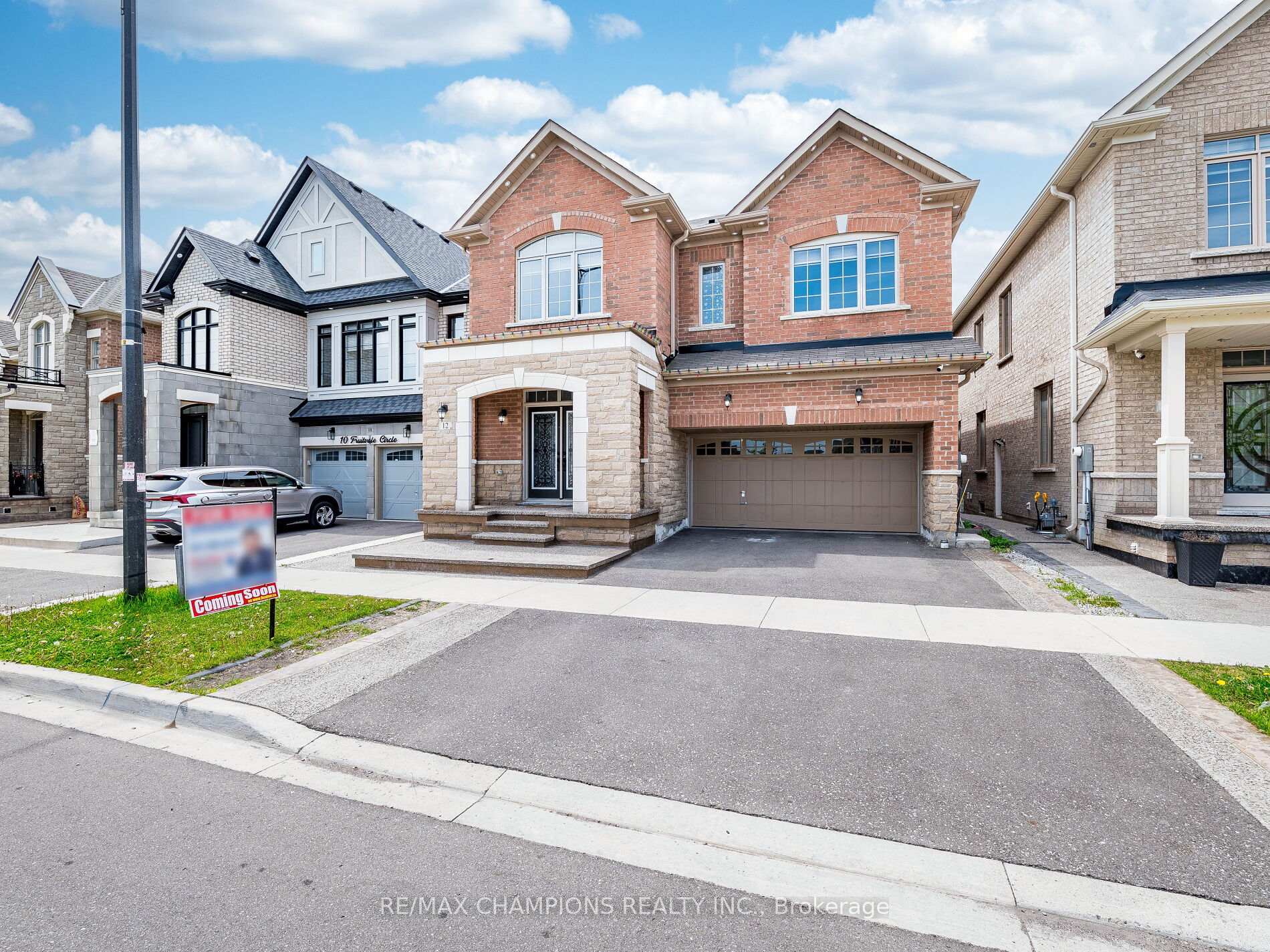 Photo 1 of 12 Fruitvale Circle, Brampton, Northwest Brampton — HOMEH