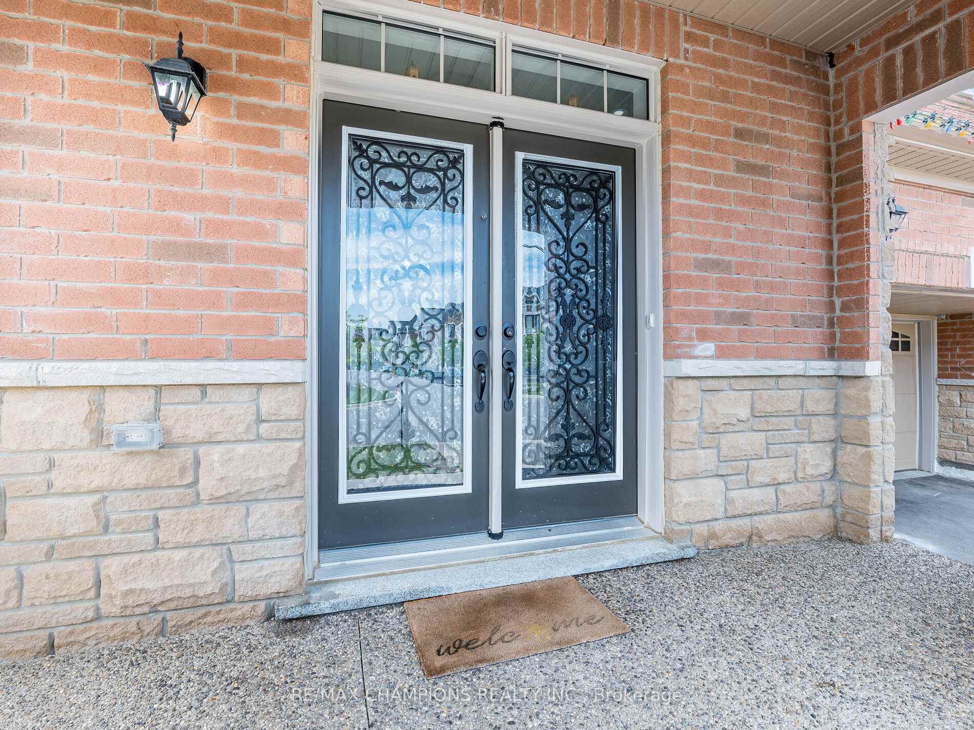 Photo 3 of 12 Fruitvale Circle, Brampton, Northwest Brampton — HOMEH