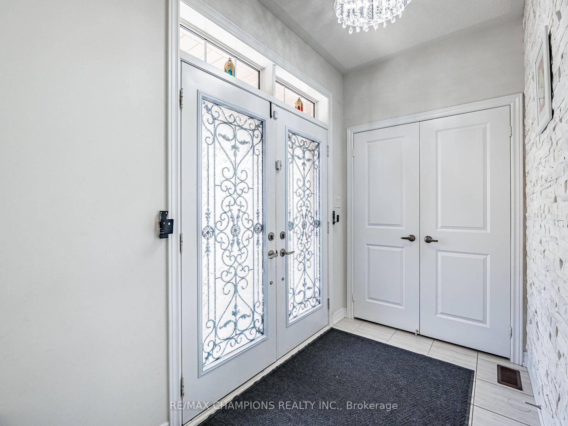 Photo 15 of 12 Fruitvale Circle, Brampton, Northwest Brampton — HOMEH