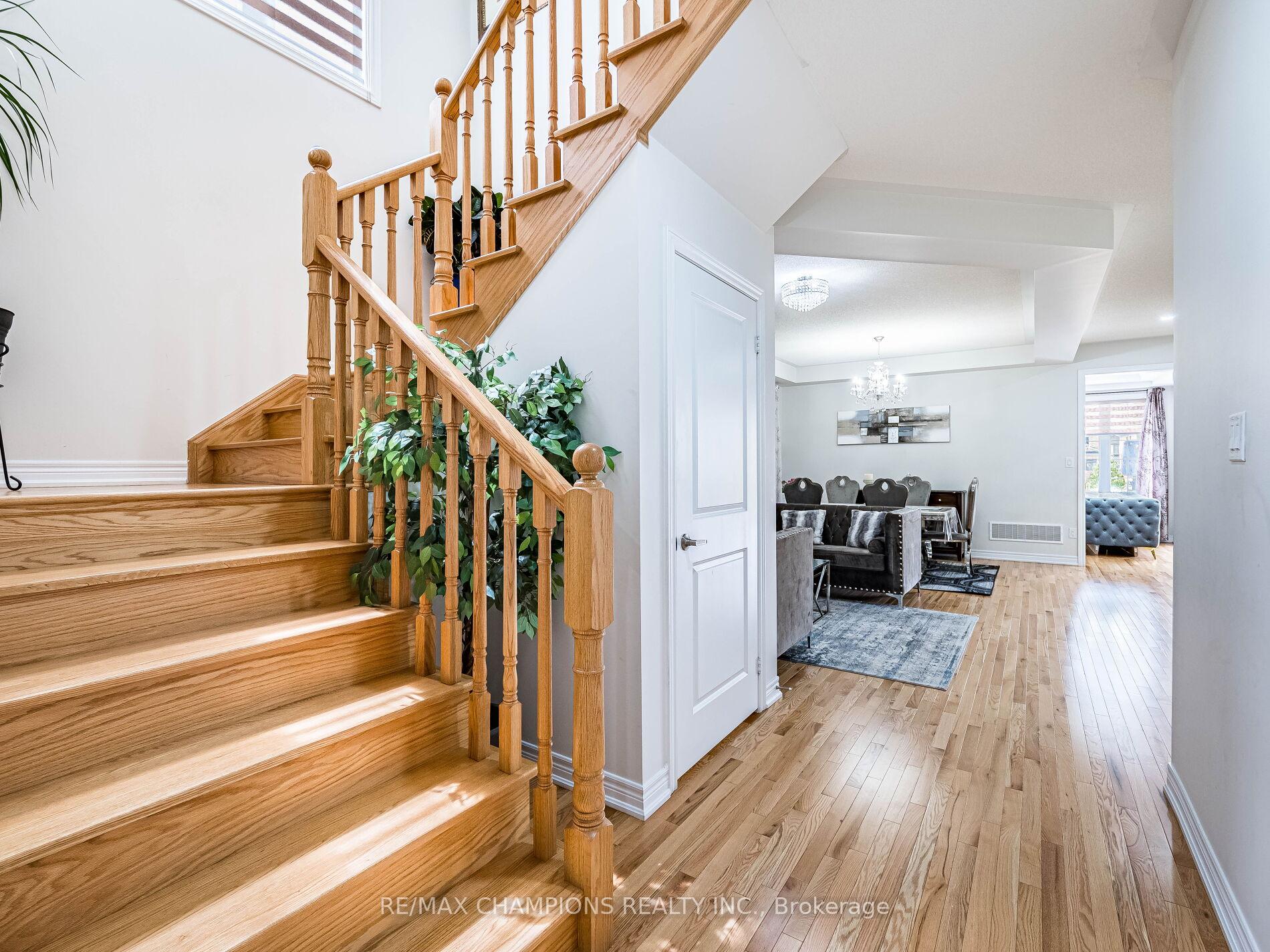 Photo 38 of 12 Fruitvale Circle, Brampton, Northwest Brampton — HOMEH