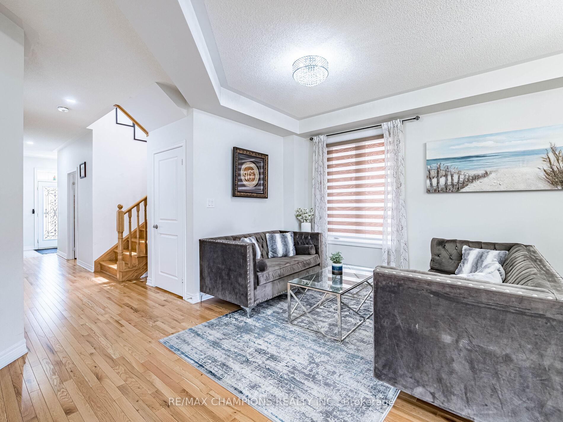Photo 10 of 12 Fruitvale Circle, Brampton, Northwest Brampton — HOMEH
