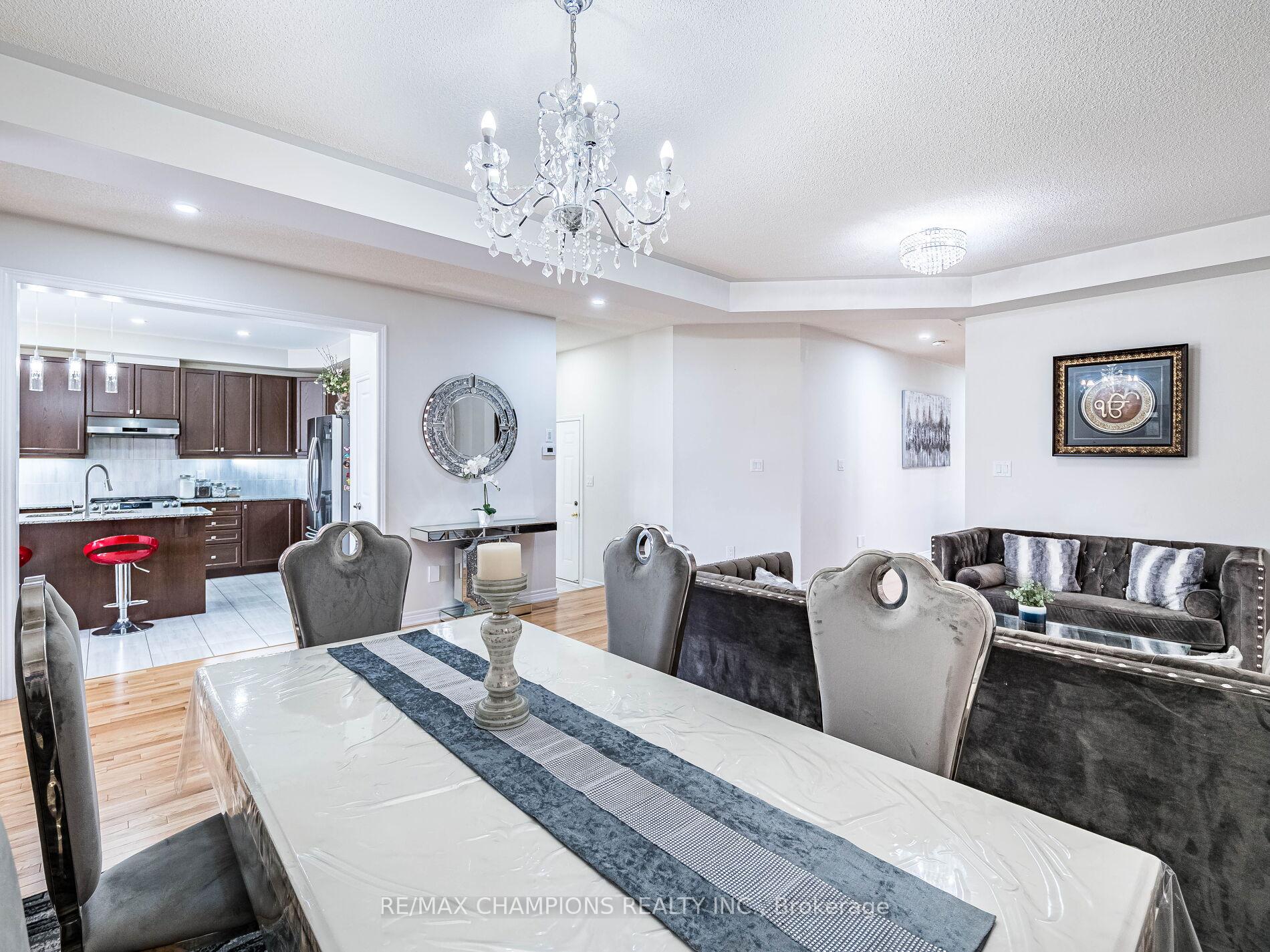 Photo 7 of 12 Fruitvale Circle, Brampton, Northwest Brampton — HOMEH