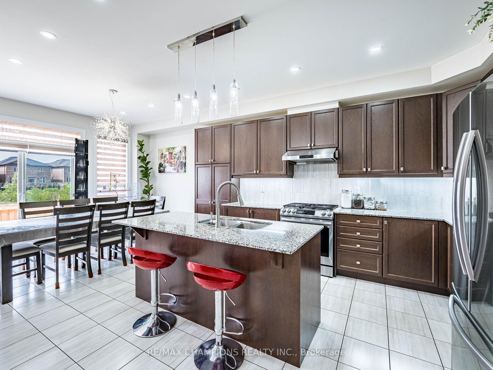 Photo 16 of 12 Fruitvale Circle, Brampton, Northwest Brampton — HOMEH