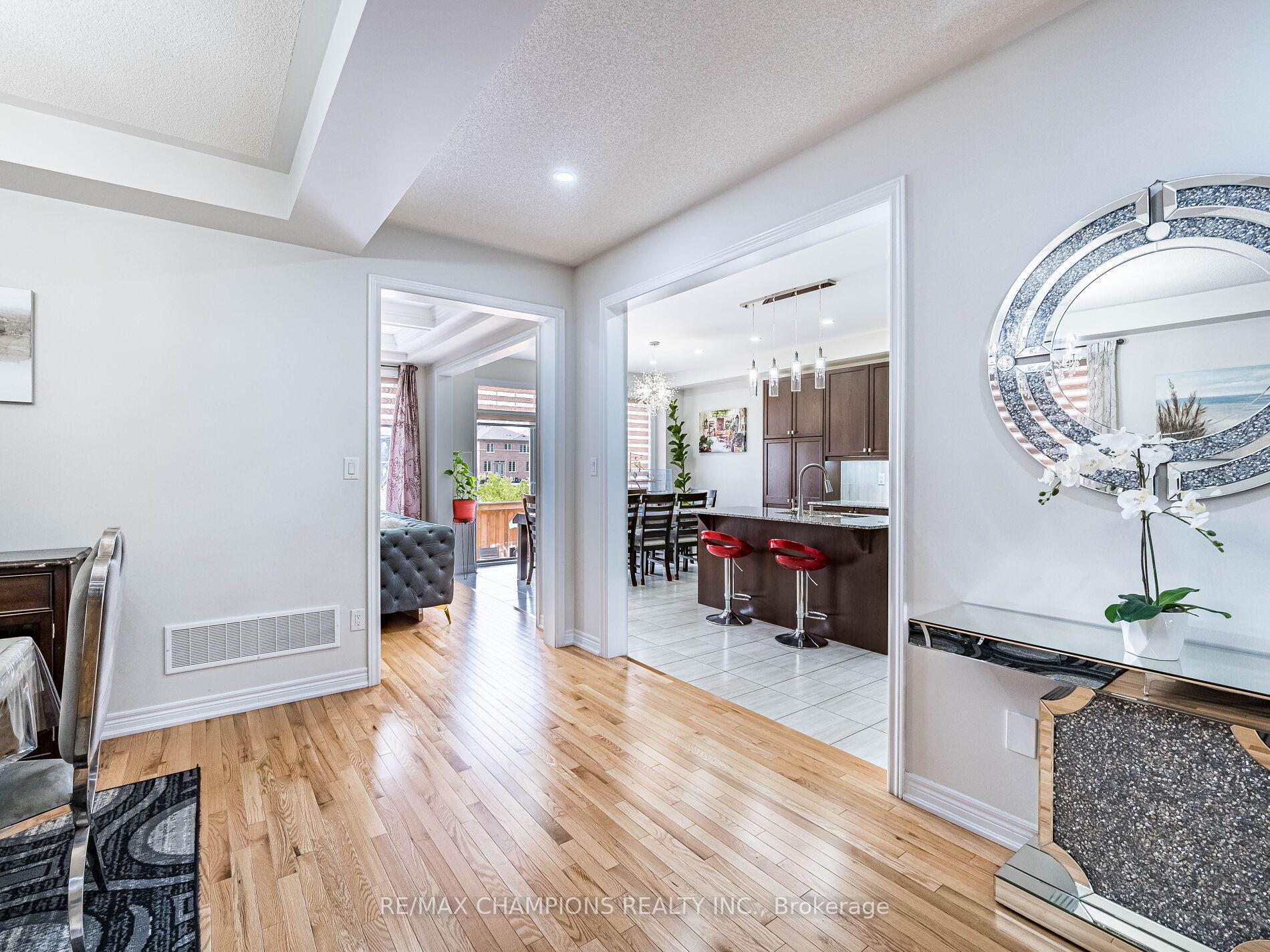 Photo 17 of 12 Fruitvale Circle, Brampton, Northwest Brampton — HOMEH
