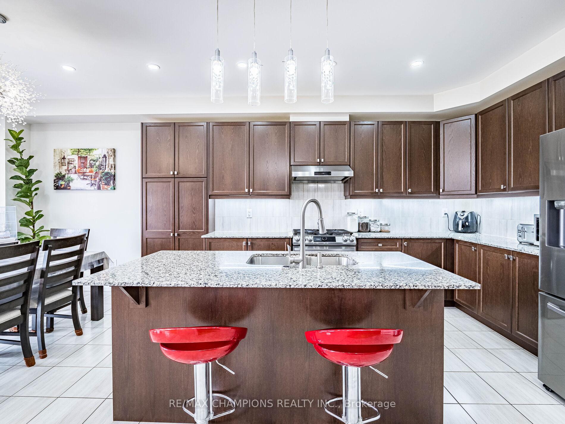 Photo 9 of 12 Fruitvale Circle, Brampton, Northwest Brampton — HOMEH
