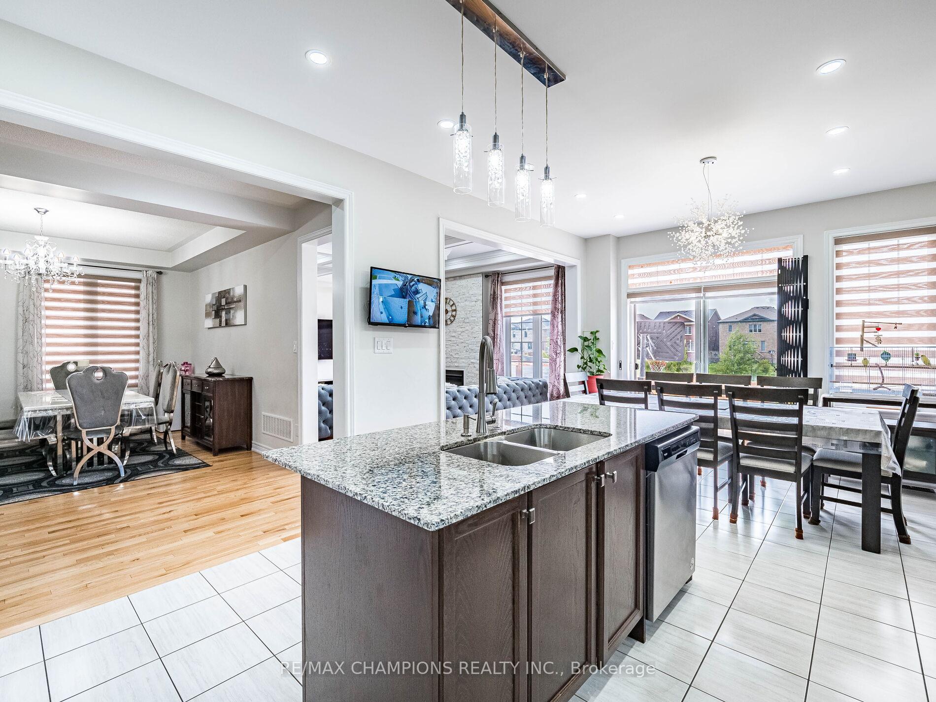Photo 37 of 12 Fruitvale Circle, Brampton, Northwest Brampton — HOMEH
