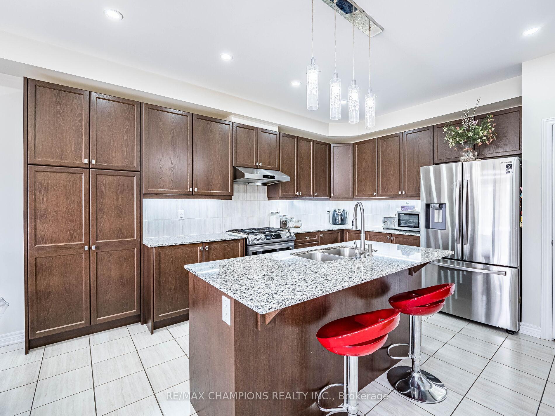 Photo 18 of 12 Fruitvale Circle, Brampton, Northwest Brampton — HOMEH