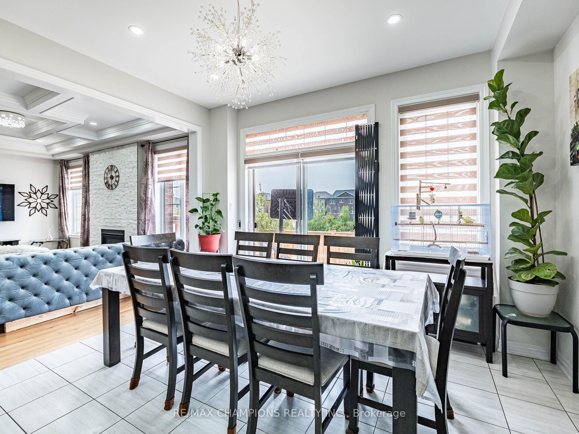Photo 14 of 12 Fruitvale Circle, Brampton, Northwest Brampton — HOMEH