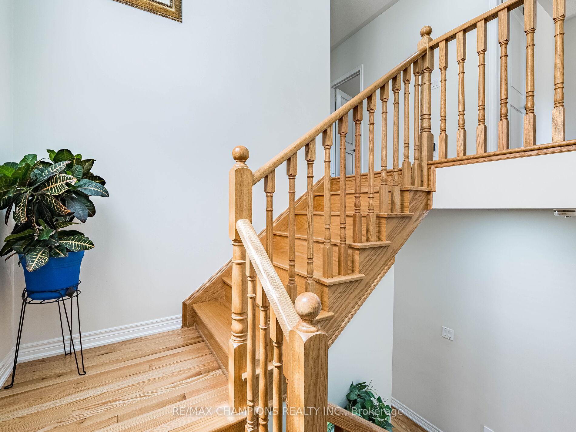 Photo 21 of 12 Fruitvale Circle, Brampton, Northwest Brampton — HOMEH