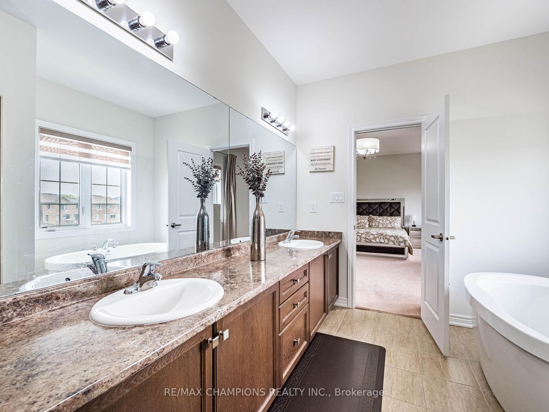 Photo 24 of 12 Fruitvale Circle, Brampton, Northwest Brampton — HOMEH