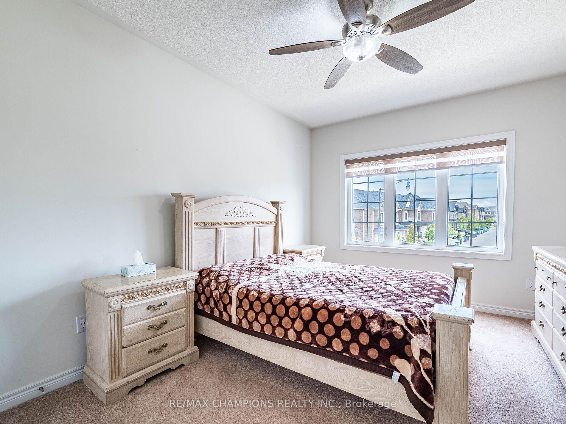 Photo 33 of 12 Fruitvale Circle, Brampton, Northwest Brampton — HOMEH