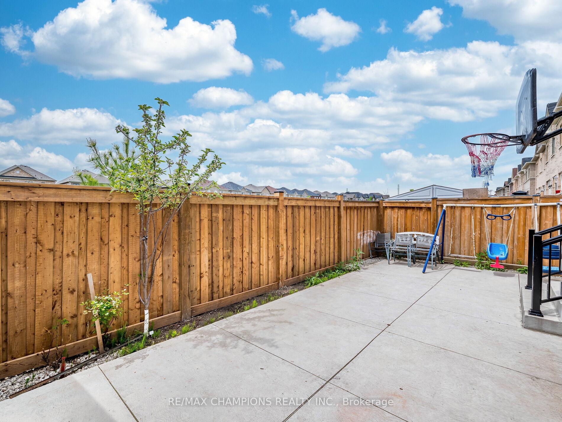 Photo 47 of 12 Fruitvale Circle, Brampton, Northwest Brampton — HOMEH