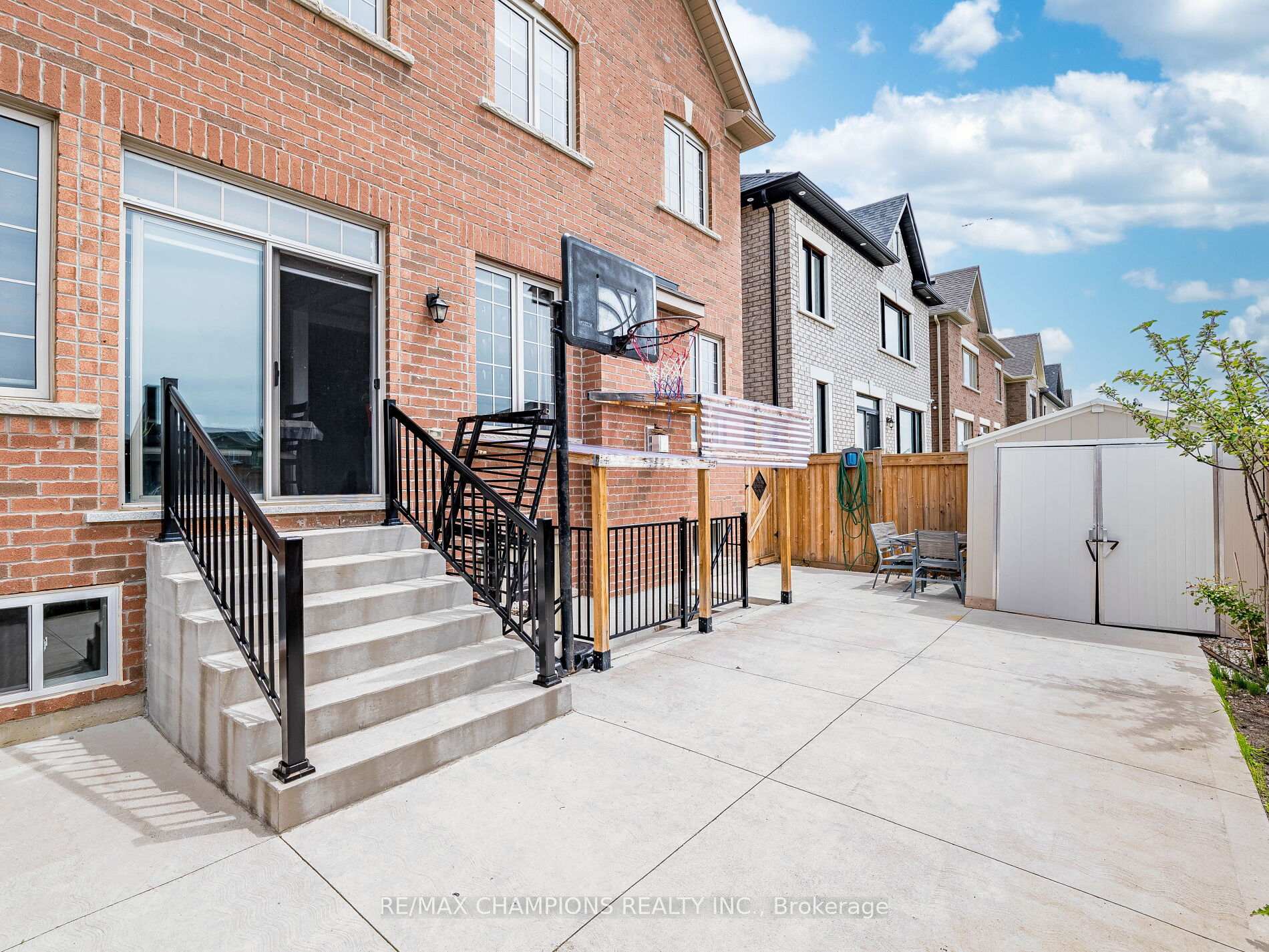 Photo 30 of 12 Fruitvale Circle, Brampton, Northwest Brampton — HOMEH