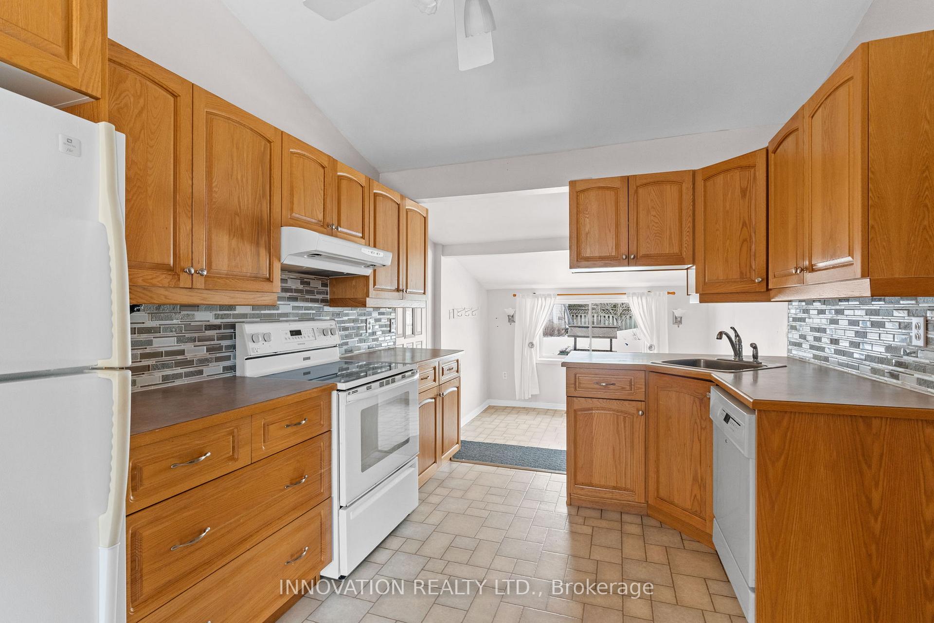 Photo 11 of 100 Crossland Drive, Ottawa, Fitzroy — HOMEH