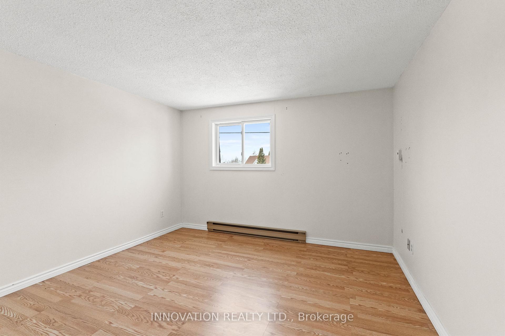 Photo 17 of 100 Crossland Drive, Ottawa, Fitzroy — HOMEH