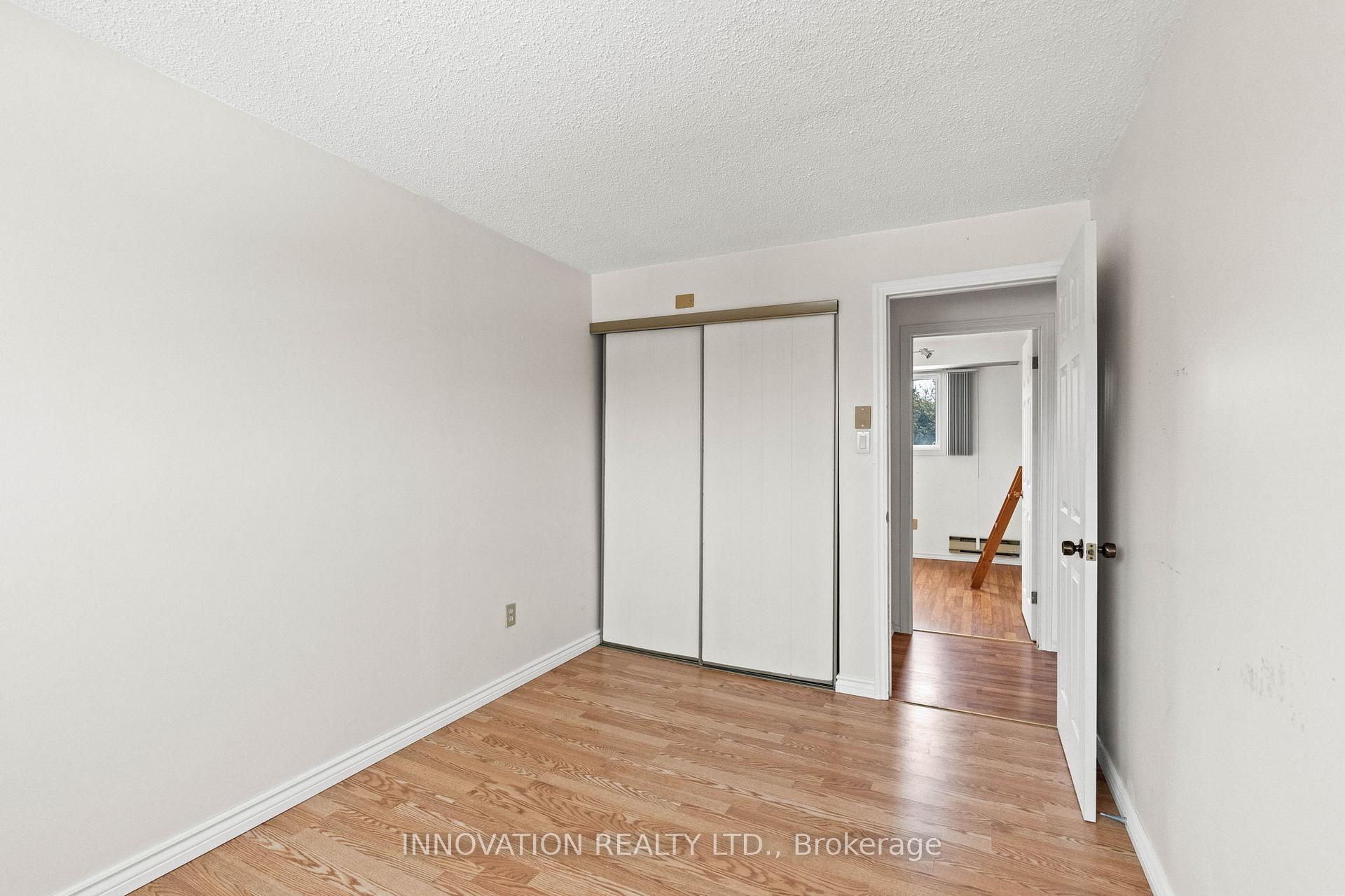 Photo 19 of 100 Crossland Drive, Ottawa, Fitzroy — HOMEH