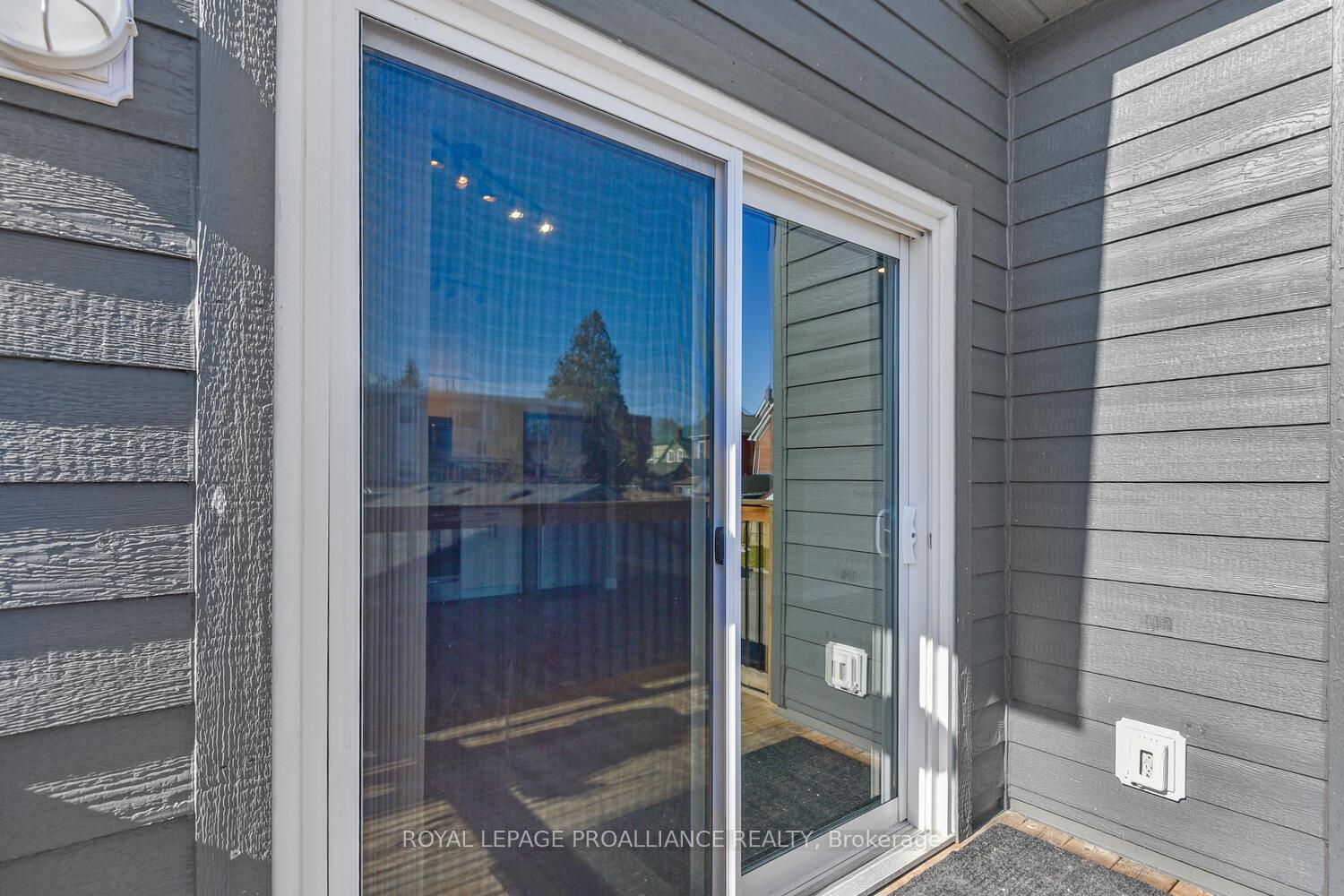 Photo 8 of 9 Pearl Street E, Brockville — HOMEH