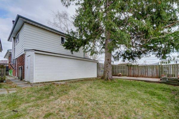Photo 25 of 68 Dreyer Drive E, Ajax, South East — HOMEH