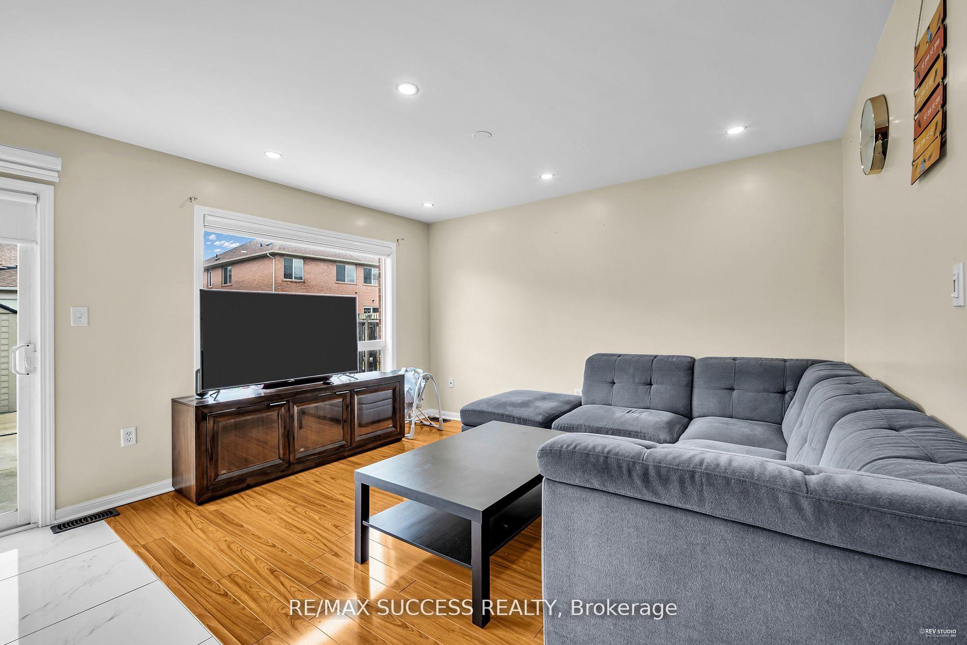 Photo 9 of 28 Herdwick Street, Brampton, Gore Industrial North — HOMEH