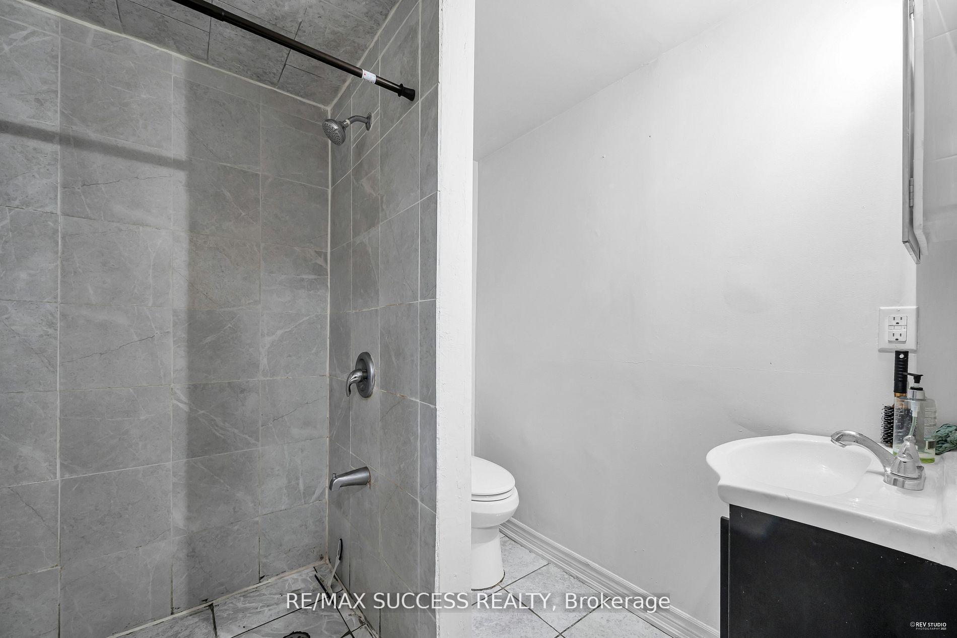 Photo 43 of 28 Herdwick Street, Brampton, Gore Industrial North — HOMEH