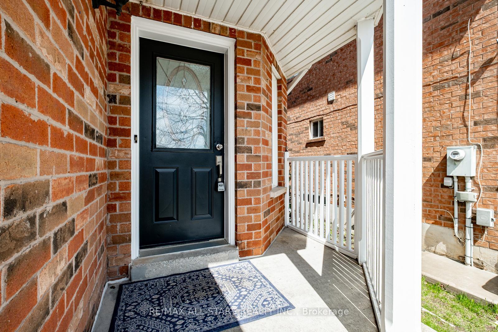 Photo 4 of 126 Lake Louise Drive, Brampton, Fletcher's Meadow — HOMEH
