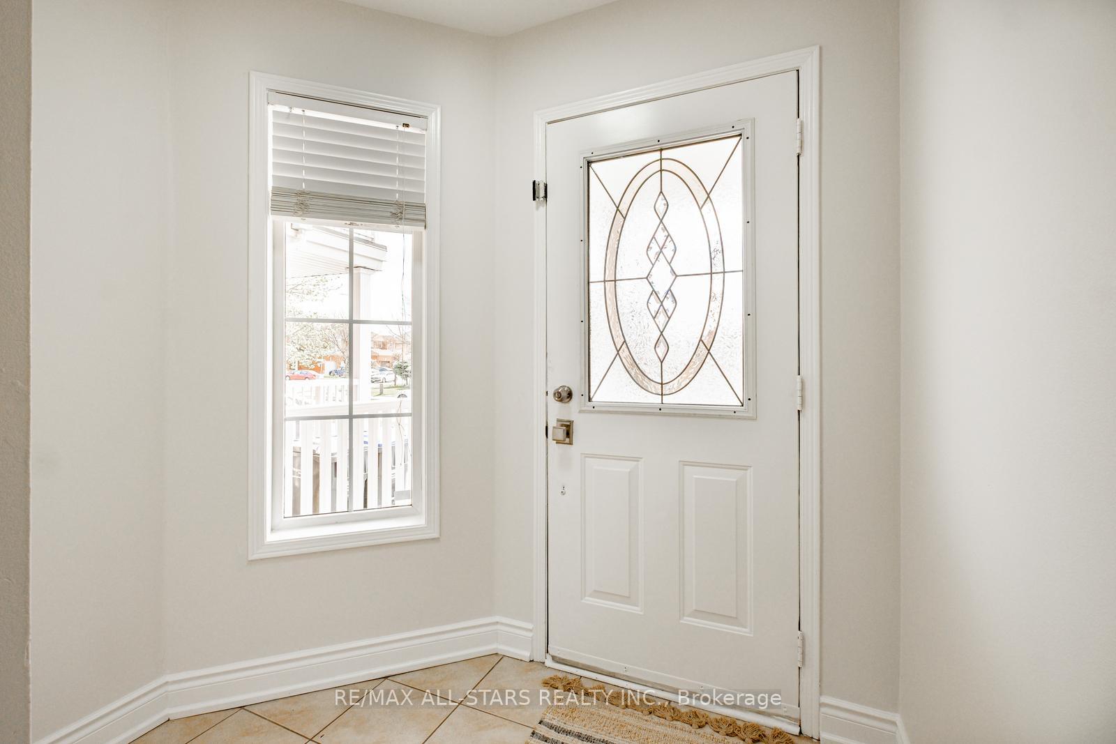 Photo 5 of 126 Lake Louise Drive, Brampton, Fletcher's Meadow — HOMEH