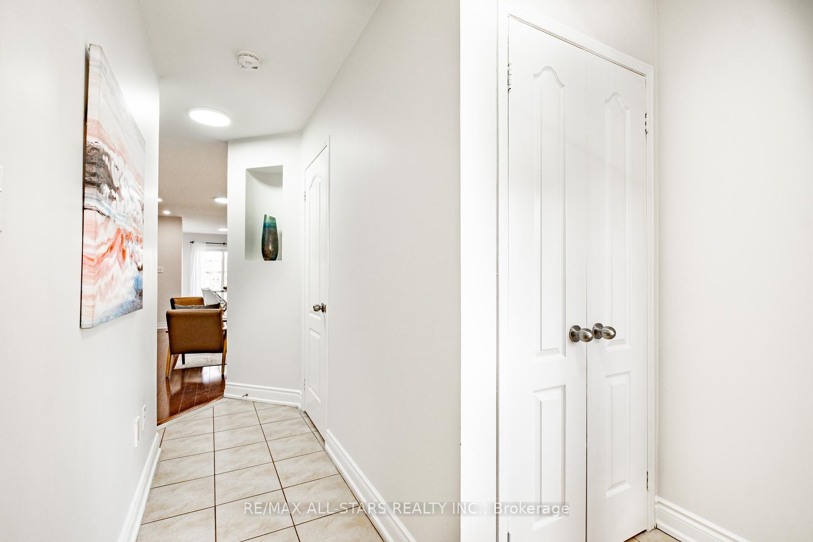 Photo 6 of 126 Lake Louise Drive, Brampton, Fletcher's Meadow — HOMEH