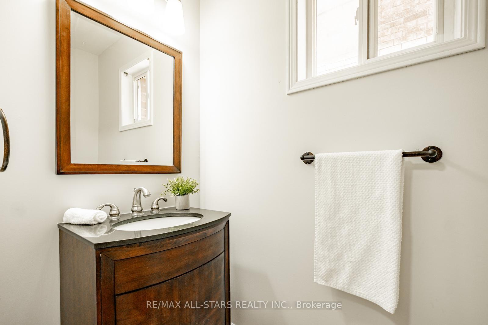 Photo 7 of 126 Lake Louise Drive, Brampton, Fletcher's Meadow — HOMEH