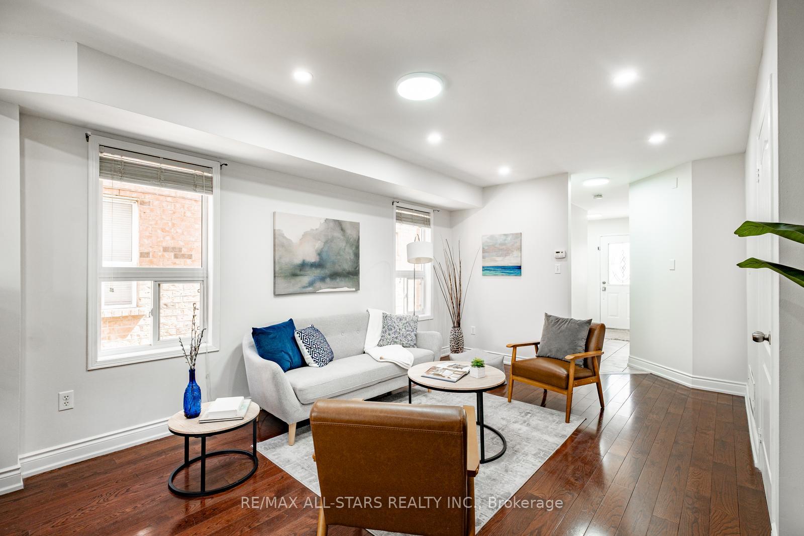 Photo 9 of 126 Lake Louise Drive, Brampton, Fletcher's Meadow — HOMEH