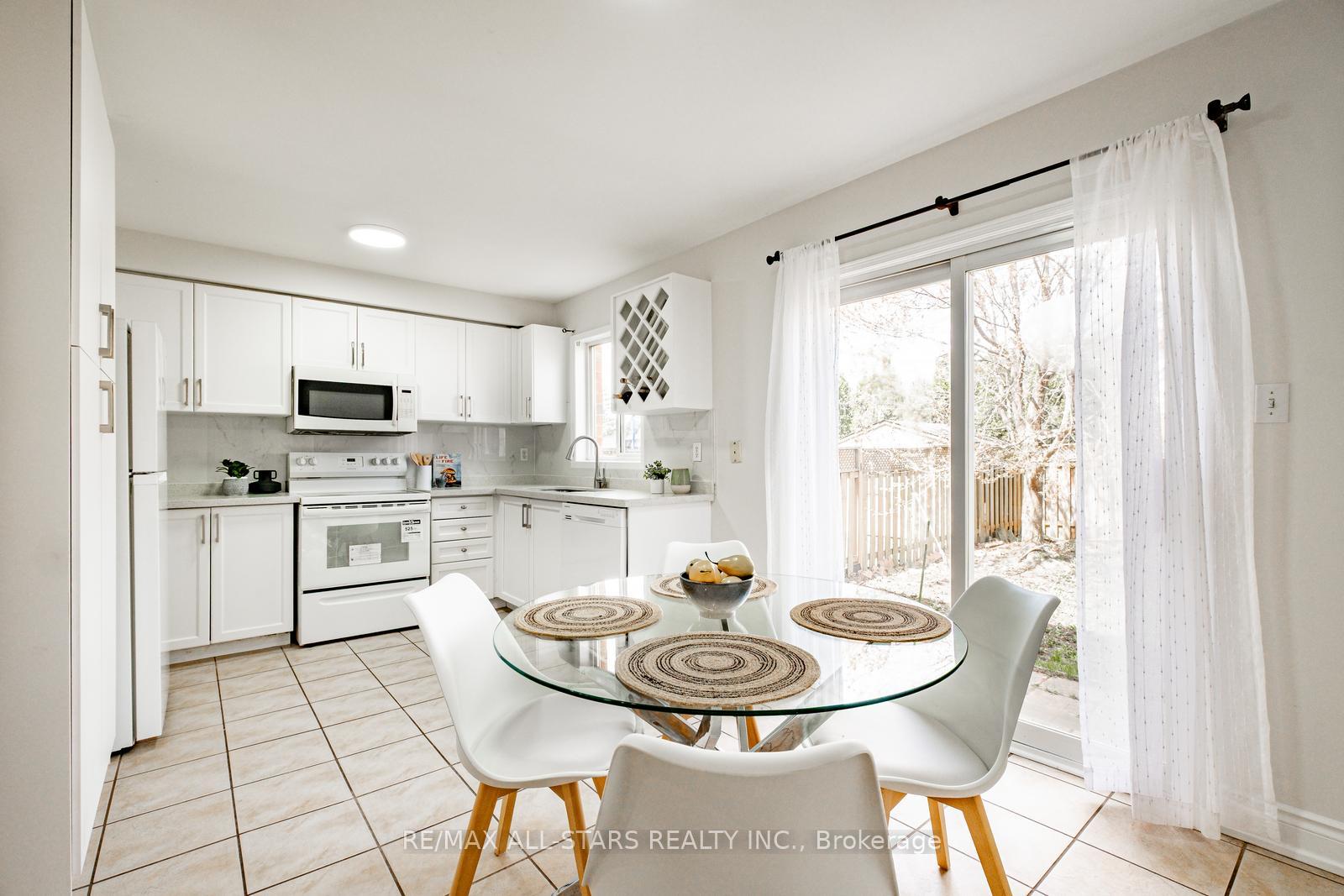 Photo 13 of 126 Lake Louise Drive, Brampton, Fletcher's Meadow — HOMEH
