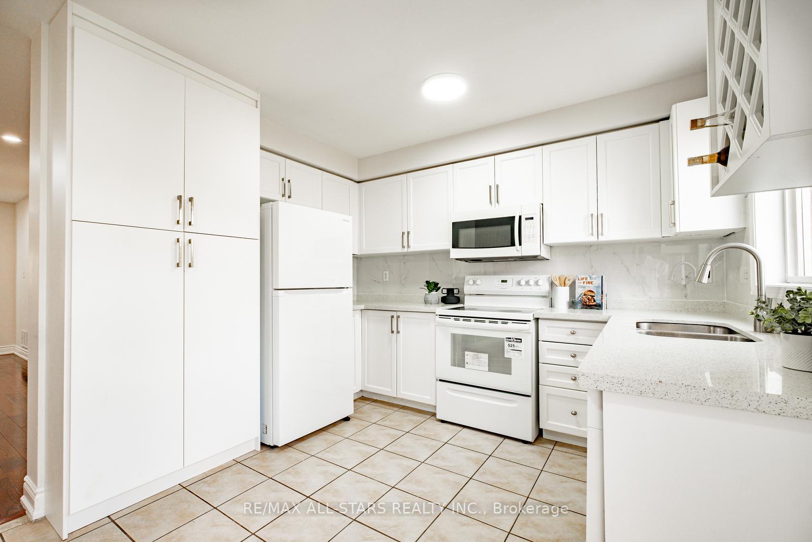 Photo 15 of 126 Lake Louise Drive, Brampton, Fletcher's Meadow — HOMEH