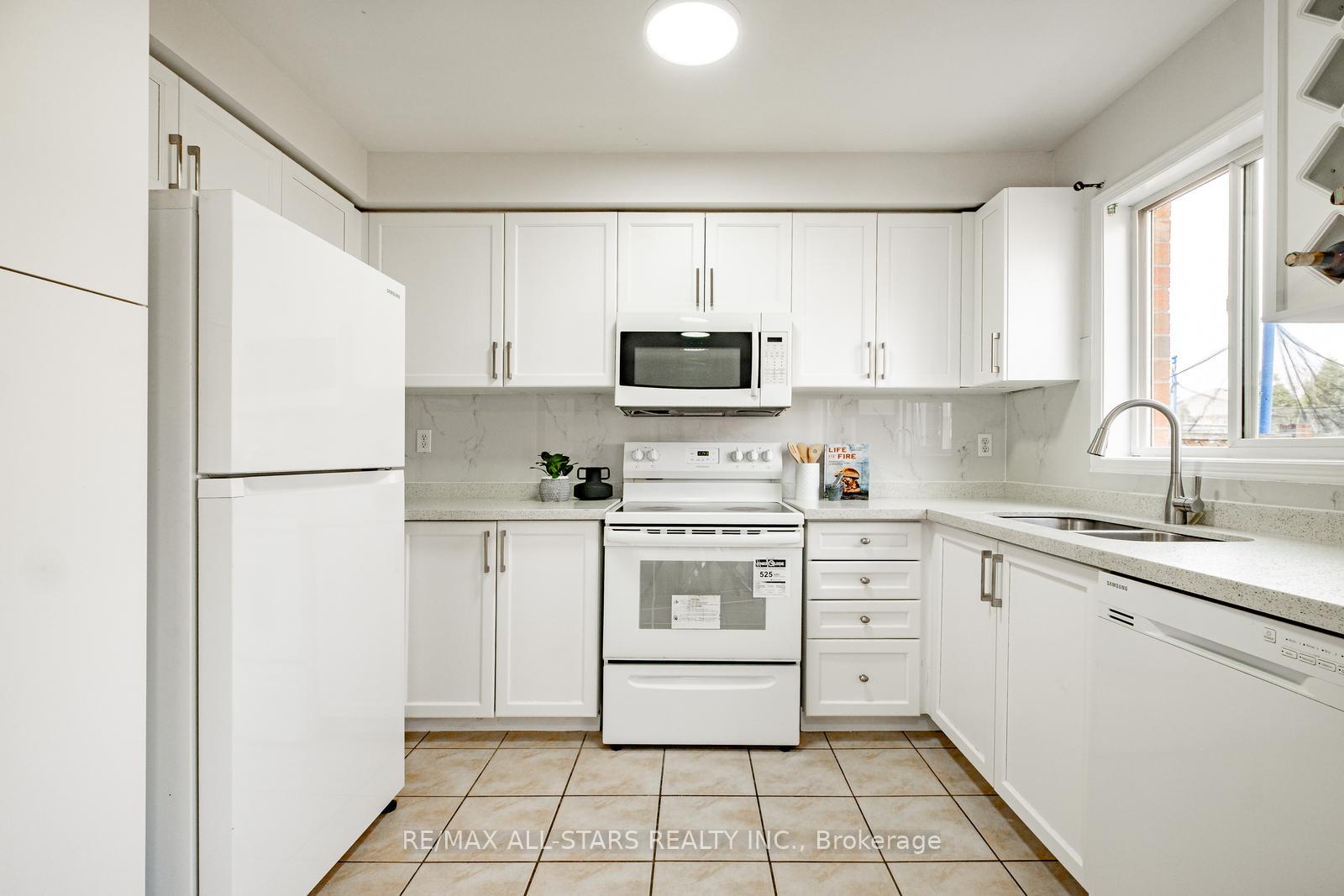 Photo 16 of 126 Lake Louise Drive, Brampton, Fletcher's Meadow — HOMEH