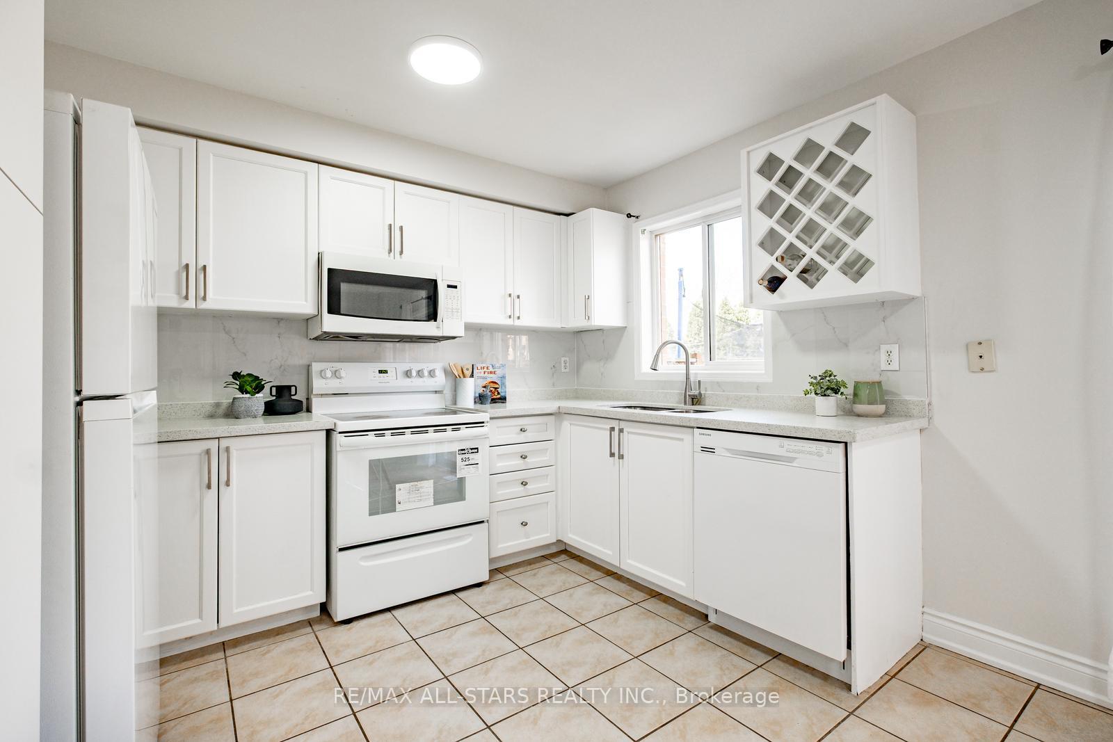 Photo 17 of 126 Lake Louise Drive, Brampton, Fletcher's Meadow — HOMEH