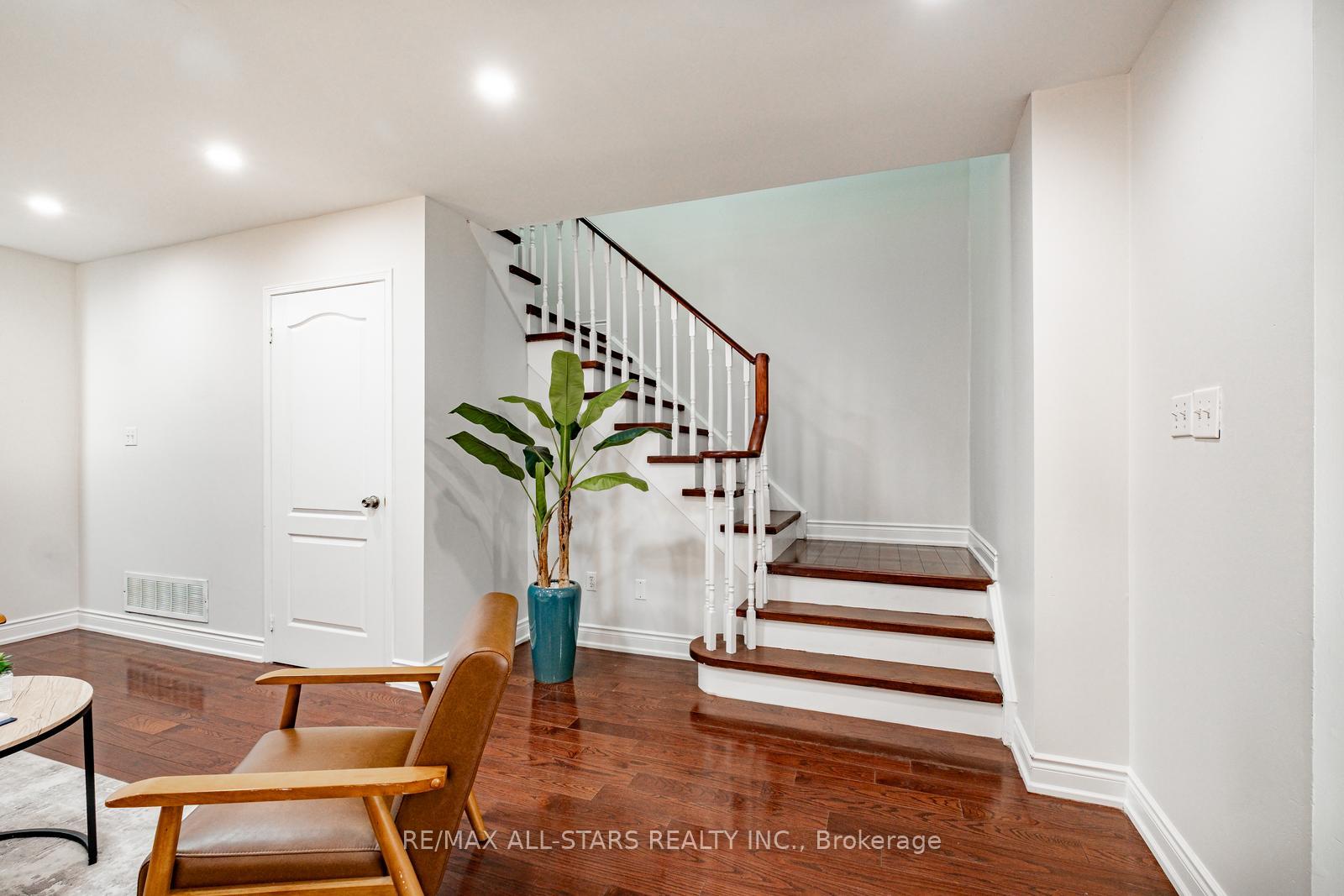 Photo 20 of 126 Lake Louise Drive, Brampton, Fletcher's Meadow — HOMEH