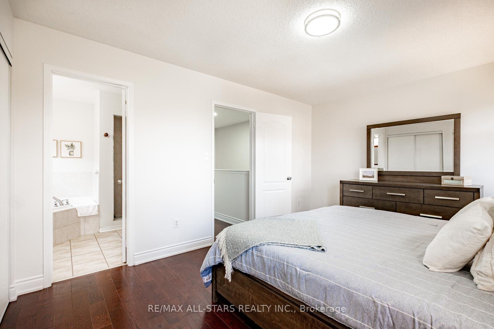 Photo 25 of 126 Lake Louise Drive, Brampton, Fletcher's Meadow — HOMEH