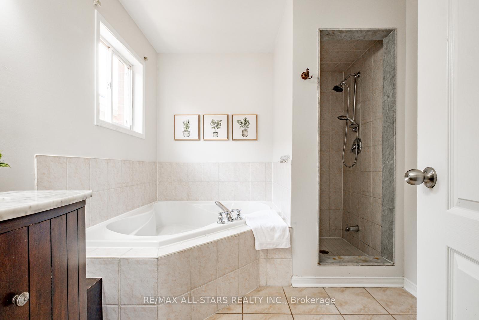 Photo 26 of 126 Lake Louise Drive, Brampton, Fletcher's Meadow — HOMEH