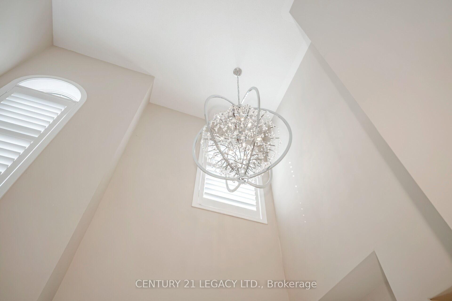 Photo 3 of 33 Callandar Road, Brampton, Northwest Brampton — HOMEH